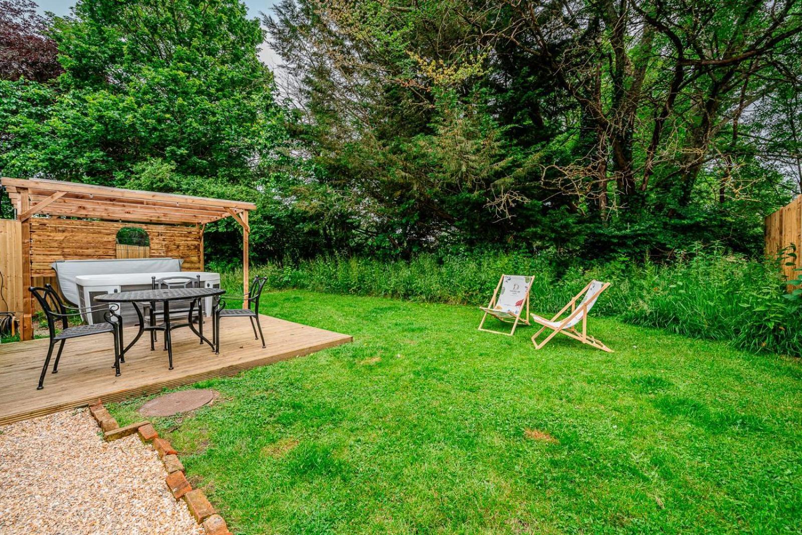 Cozy Cottage With Hot Tub! 캐드남 외부 사진
